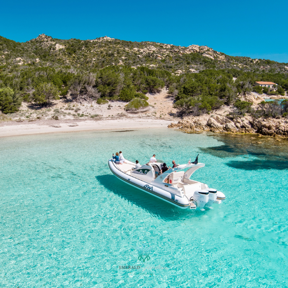 Baia di Spargi acque cristalline tour barca Arcipelago La Maddalena